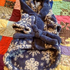 Dog Robe, with tie, Blue & White Snow Flakes, Size Small